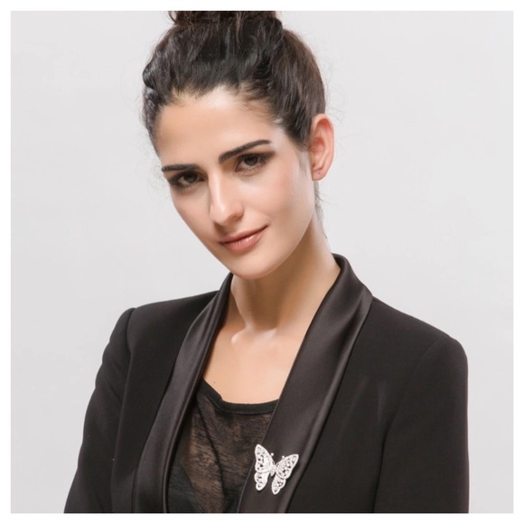 🛍 Swarovski Crystals Pala Silver Butterfly Brooch - Picture 3 of 3